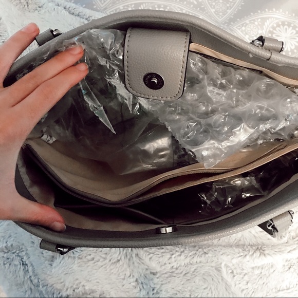 Dana Buckman Grey Tote - Picture 2 of 3